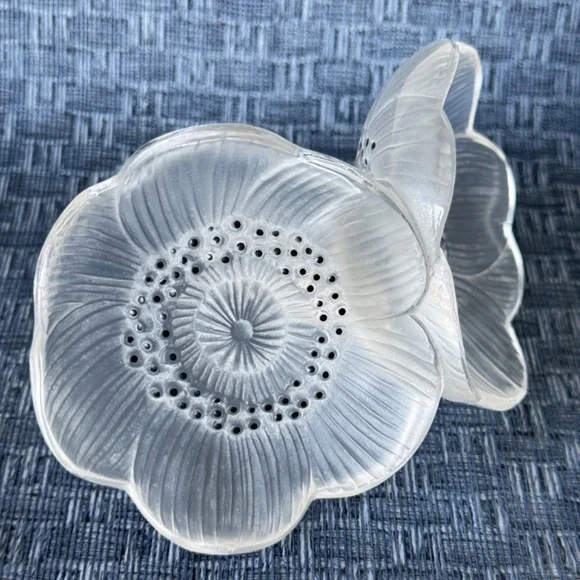 Signed Lalique Crystal Flower Perfume Stopper – Frosted Clear – France - Picture 5 of 16